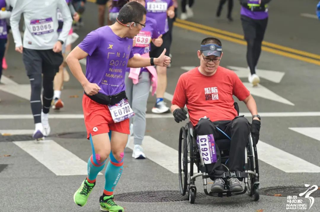 放眼天下,志在千里-南京馬拉松賽圓滿落幕(圖3) 放眼天下,志在千里-南京馬拉松賽圓滿落幕(圖3)